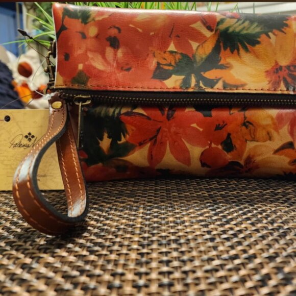 NWT Patricia Nash Leather Valerie Fold Over Wristlet Pouch - Picture 11 of 12